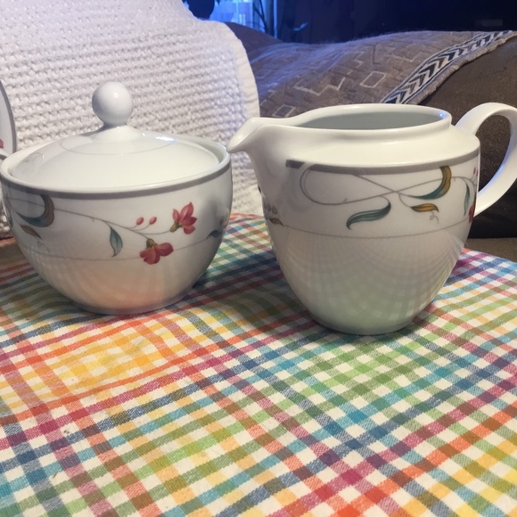 Christopher Stuart Fine China Melrose Set of 2 Cups 2 Saucers Creamer Sugar Bowl - Picture 2 of 16